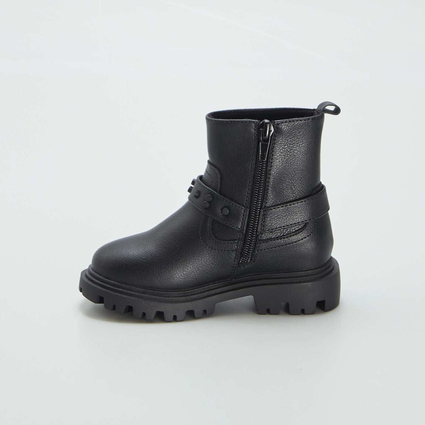 Rock-style studded boots black