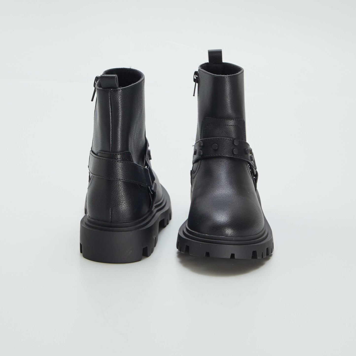 Synthetic boots black