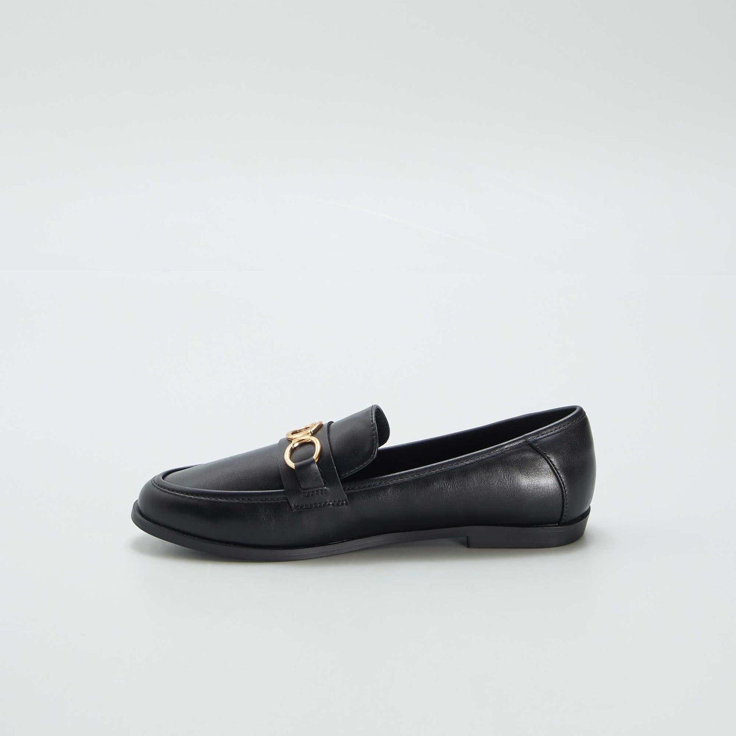 Loafers with gold chain black