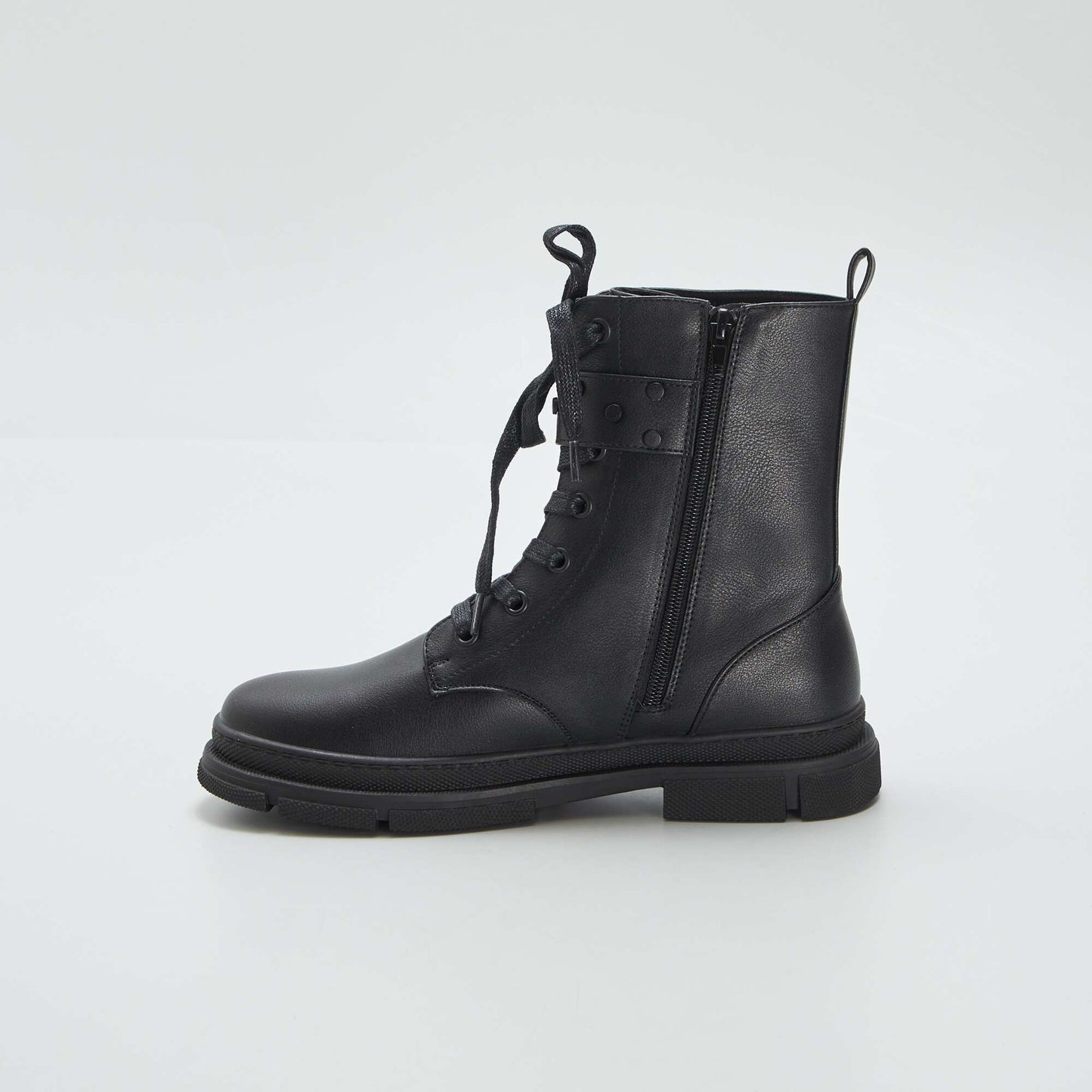 Boots with laces and fastening BLACK