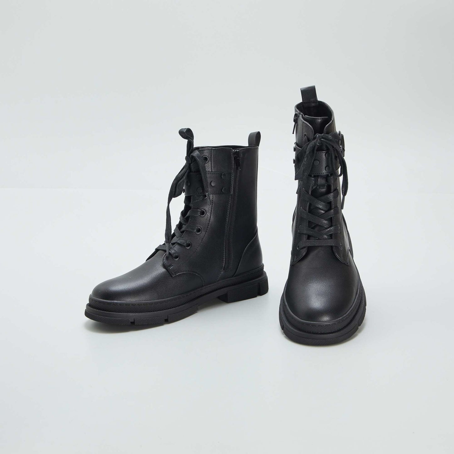 Boots with laces and fastening BLACK