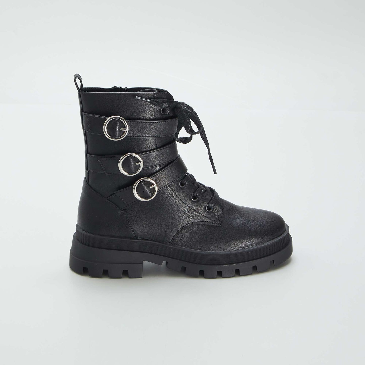 Grungy ankle boots with laces and buckles black