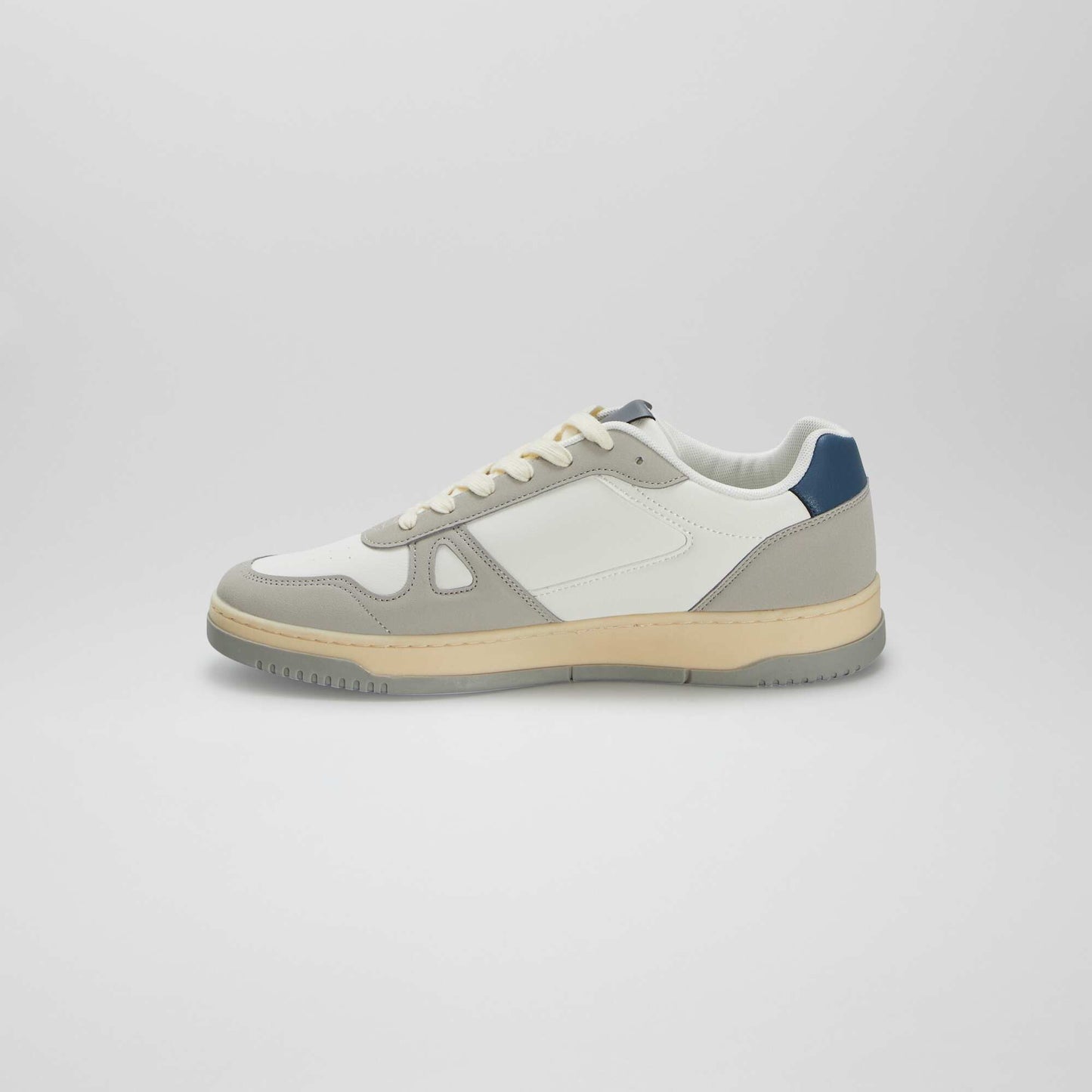 Low-top trainers white