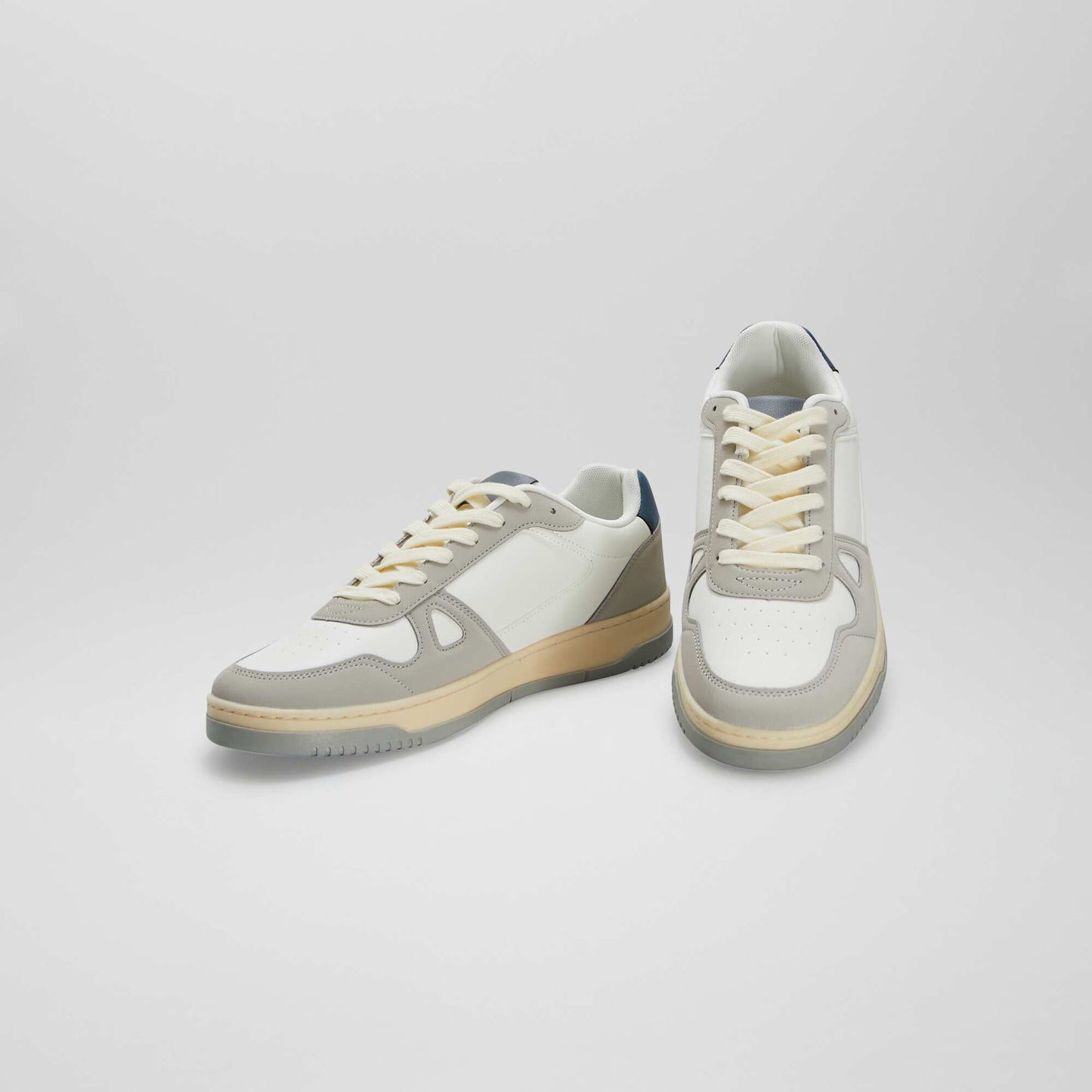 Low-top trainers white