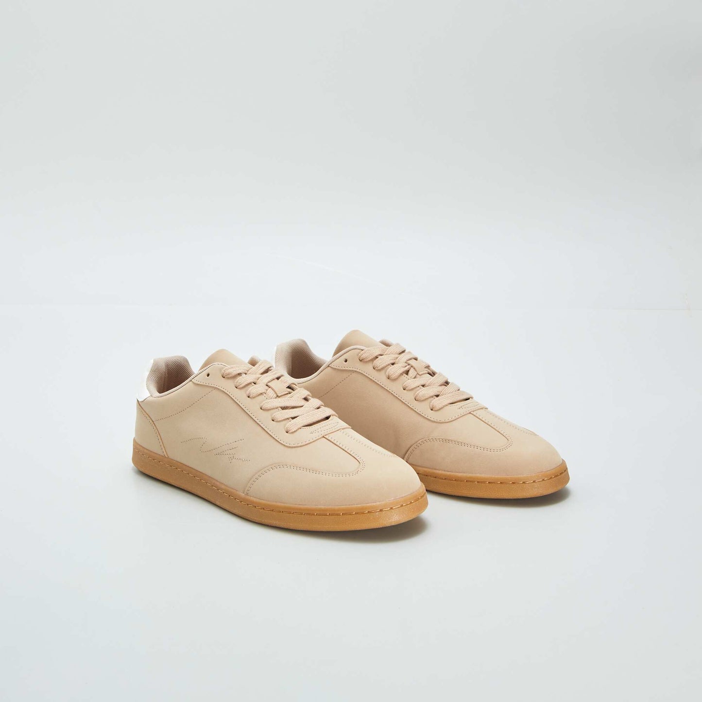 Low-top trainers beige