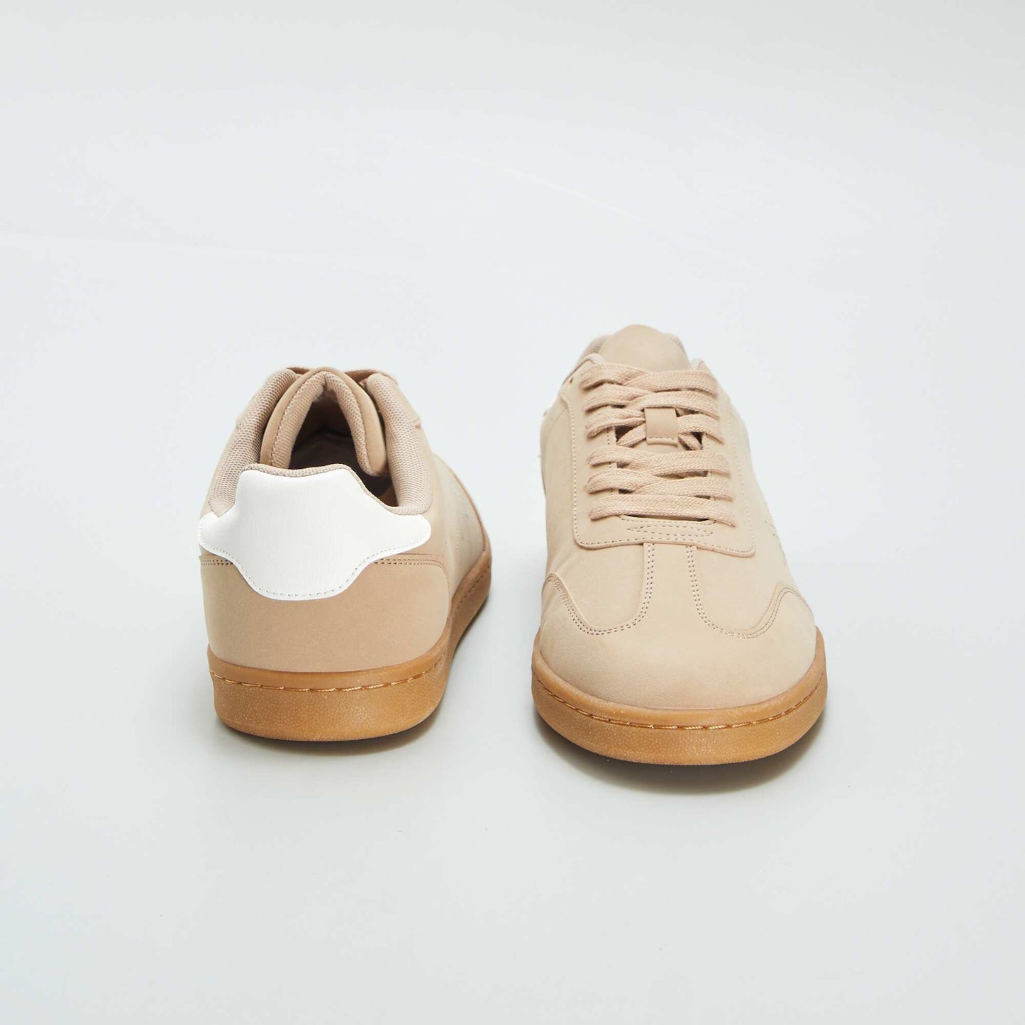 Low-top trainers beige