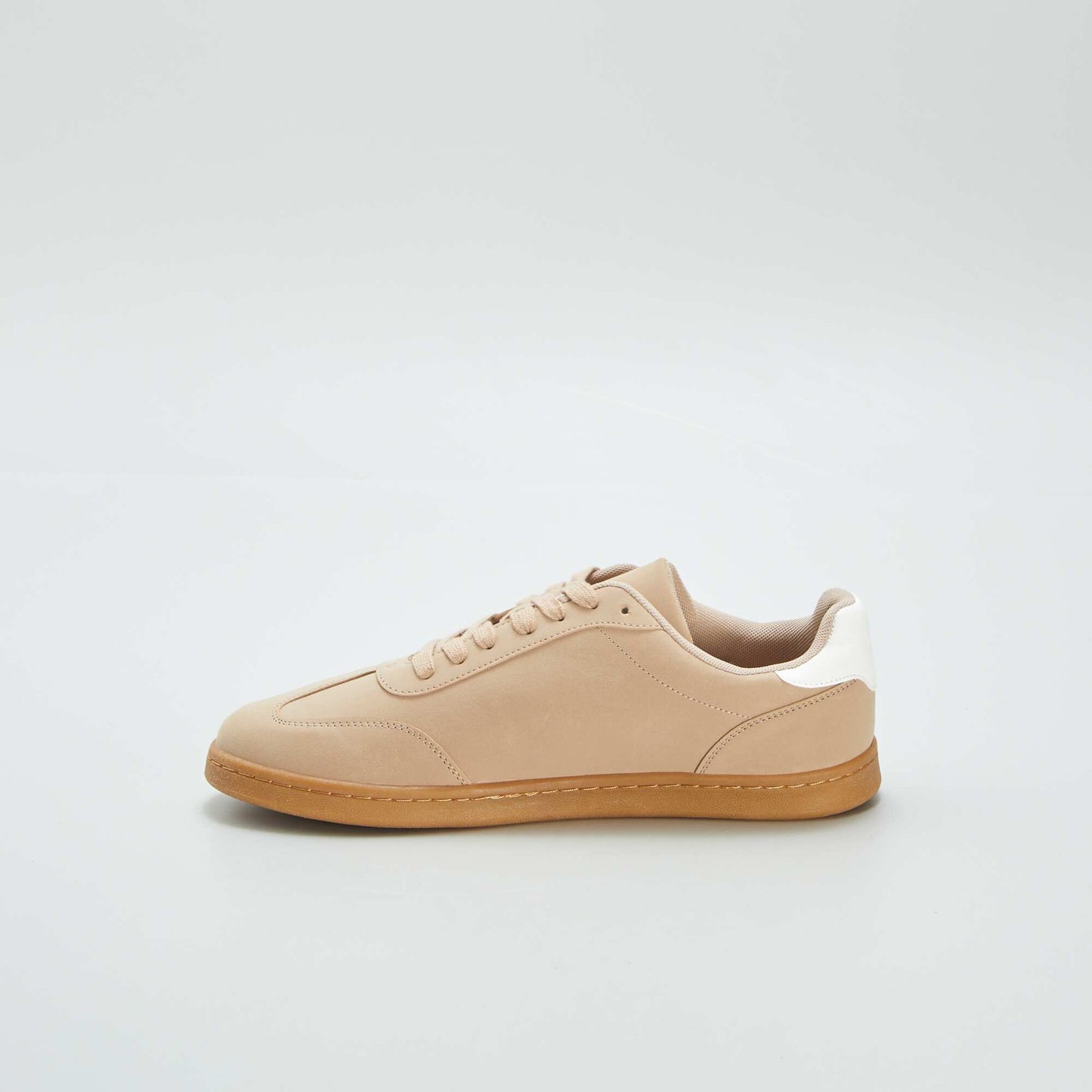 Low-top trainers beige