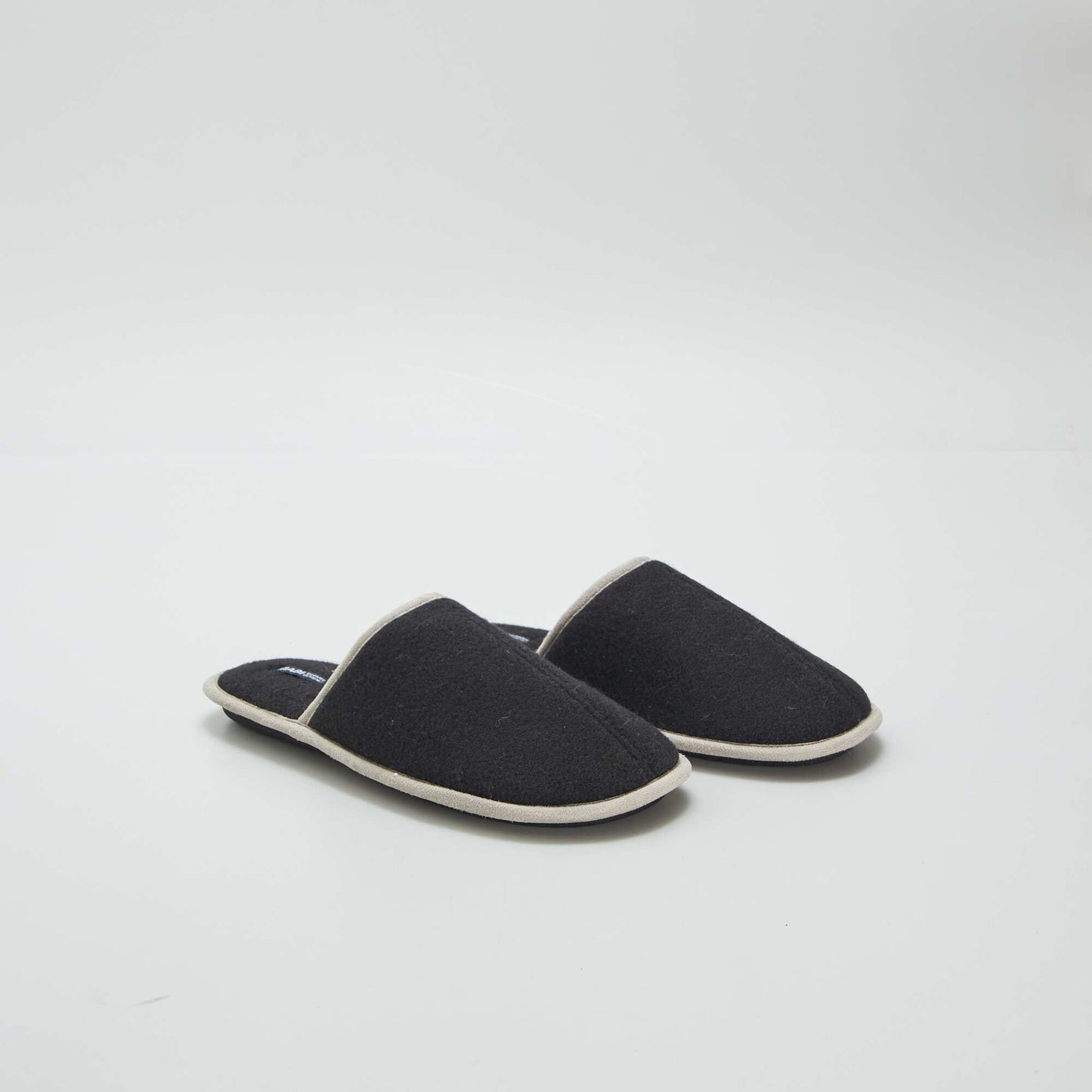 Mule slippers black