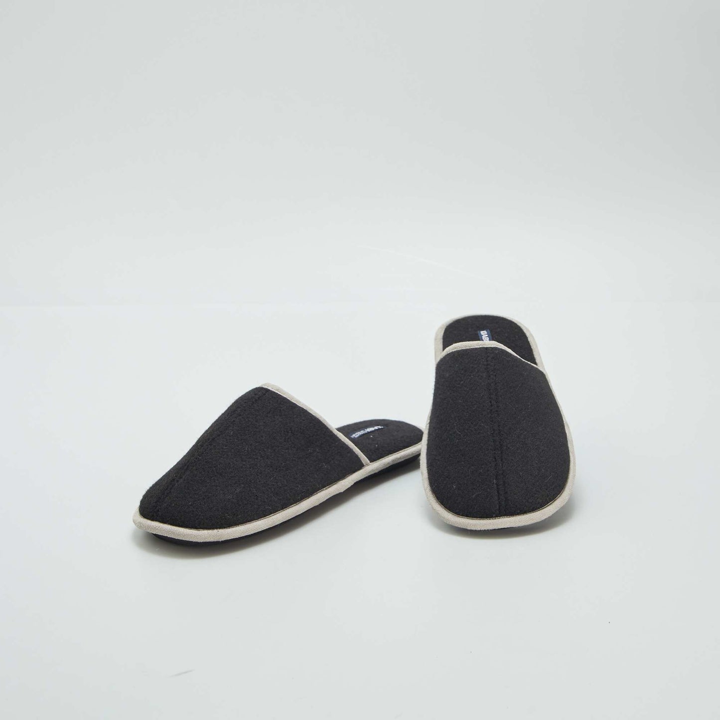 Mule slippers black