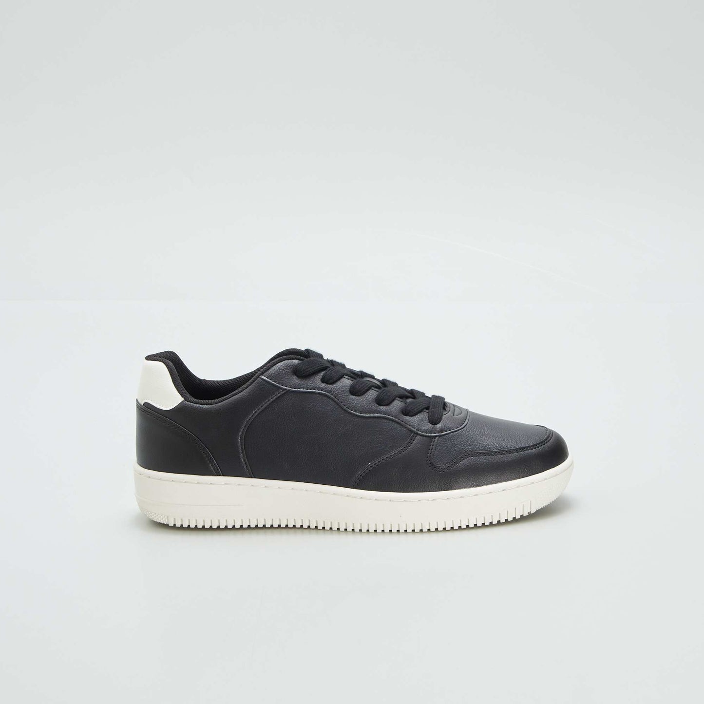 Low-top trainers BLACK