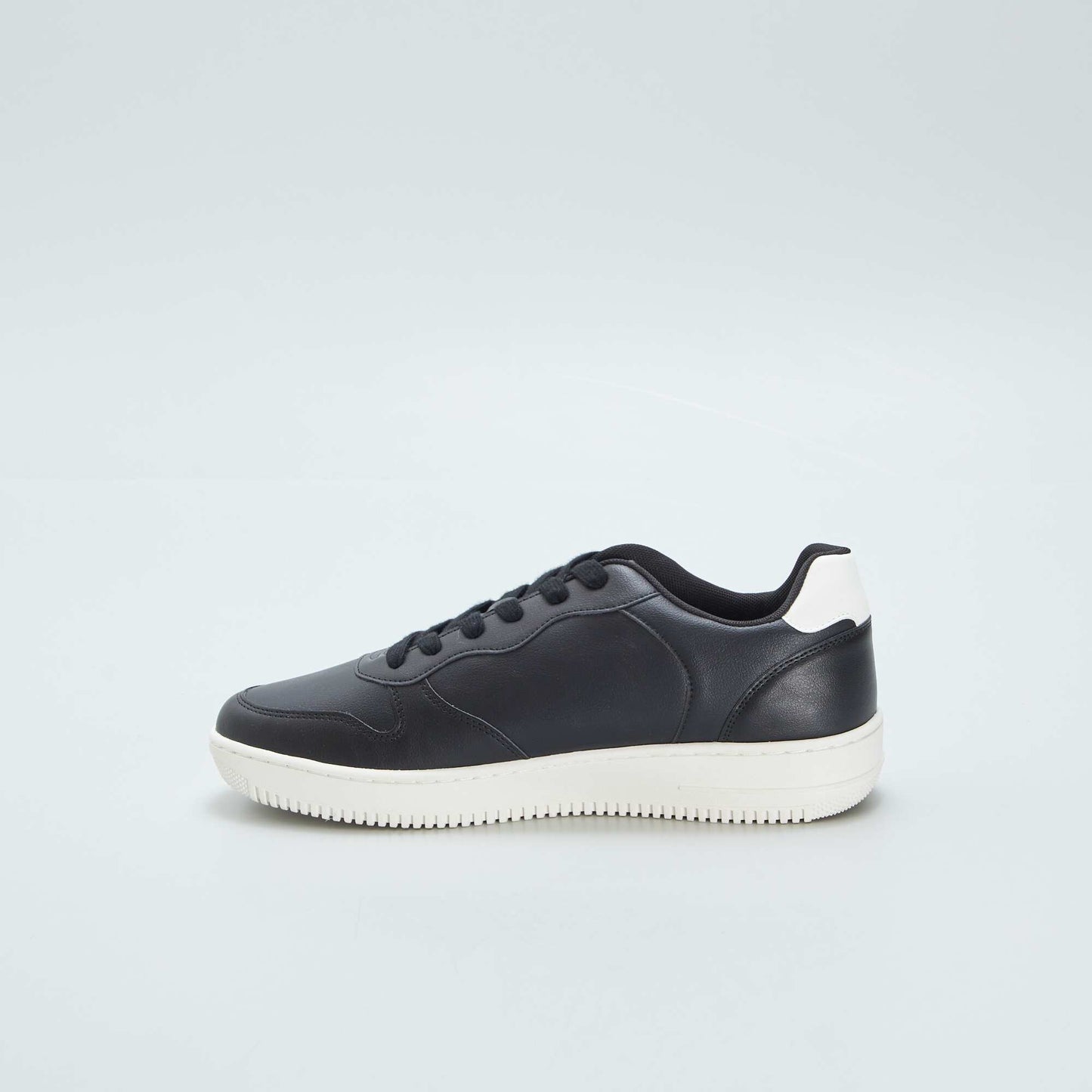 Low-top trainers BLACK