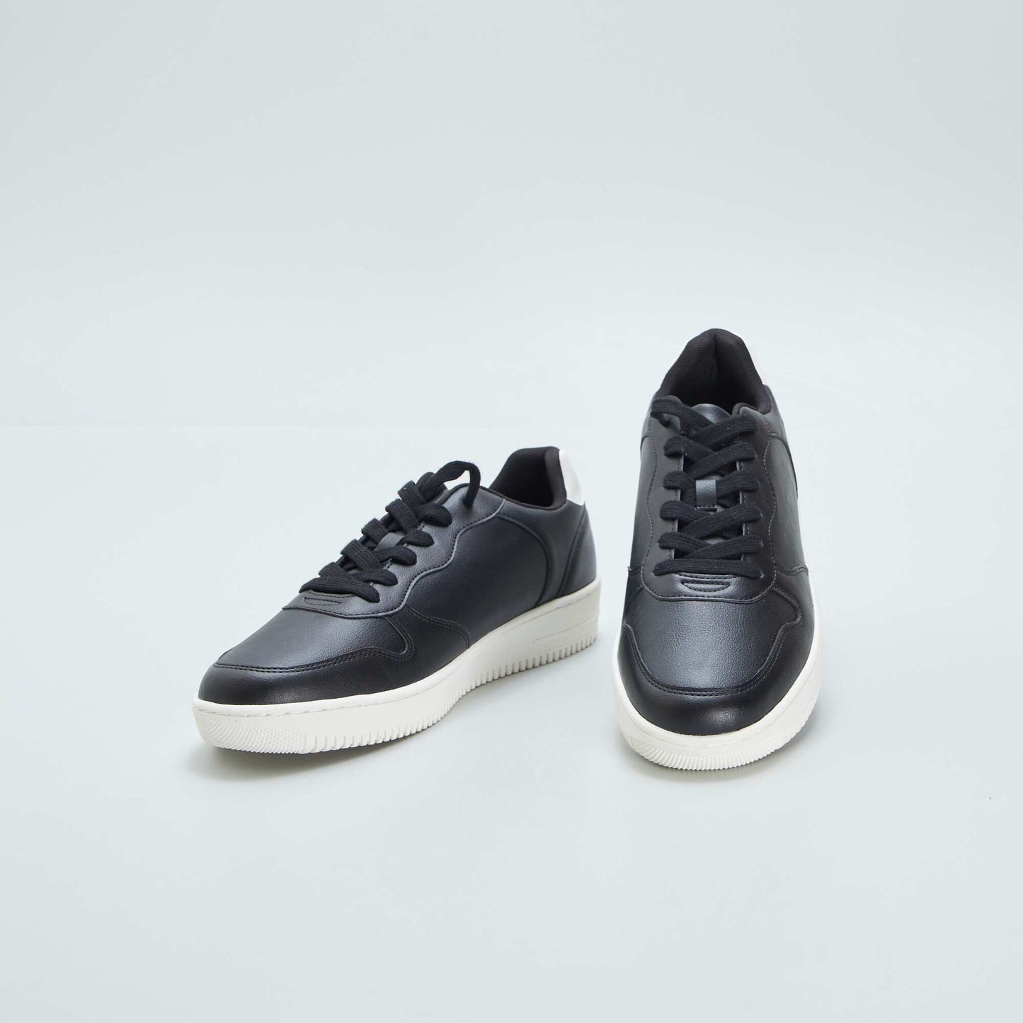 Low-top trainers BLACK