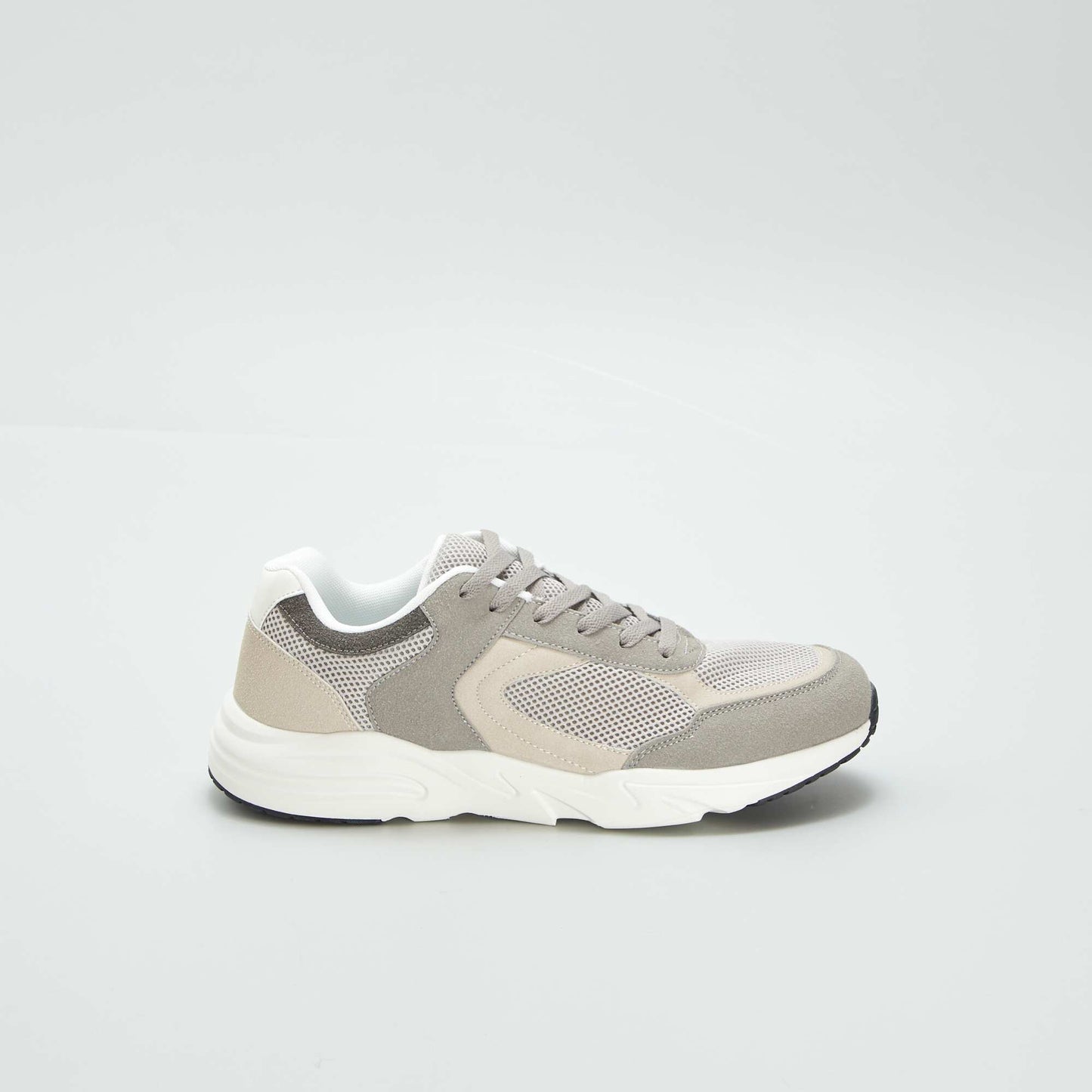 Sporty trainers grey