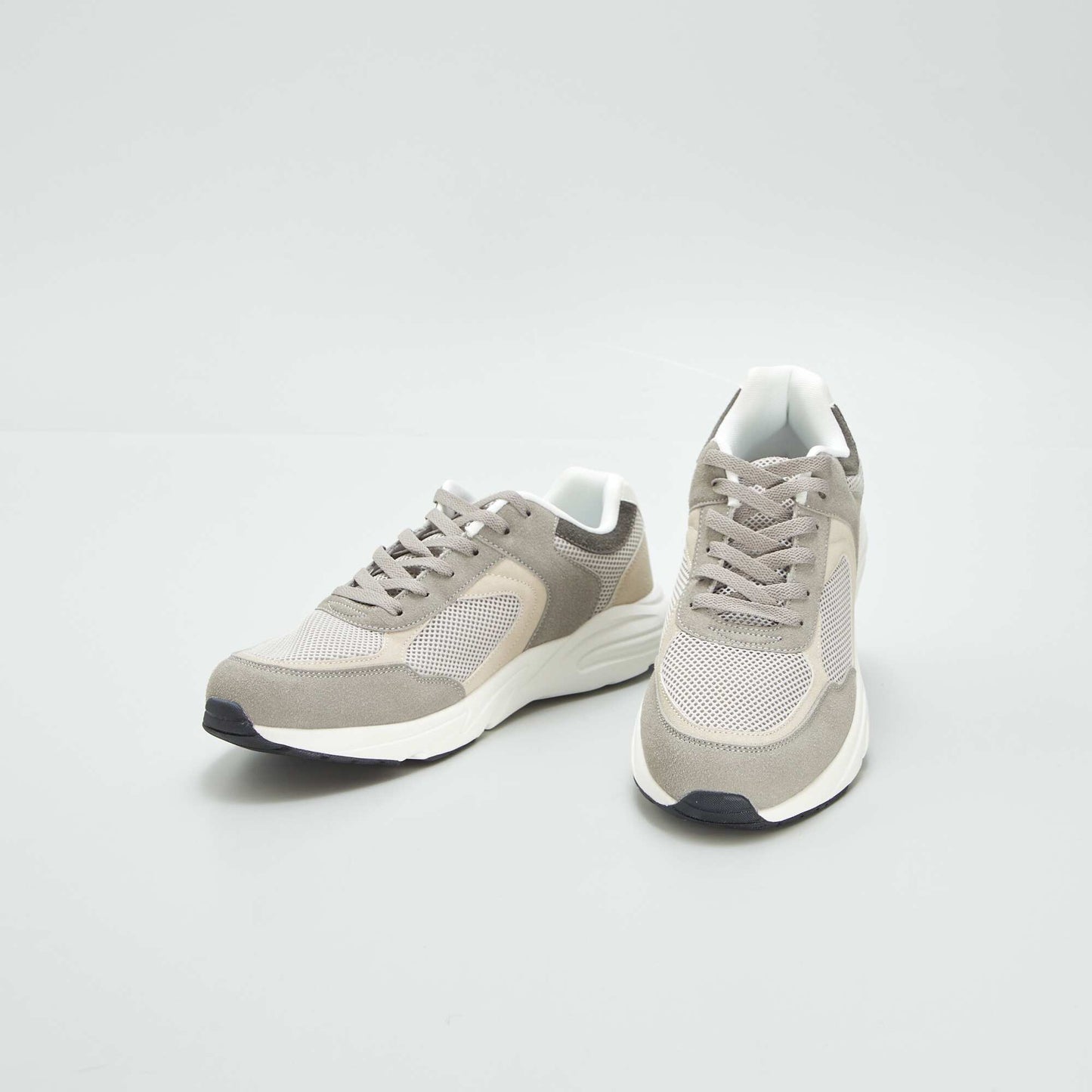 Sporty trainers grey