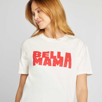 تي شيرت تمريض مطبوع باللون الأبيض