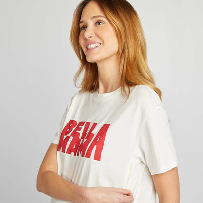 تي شيرت تمريض مطبوع باللون الأبيض