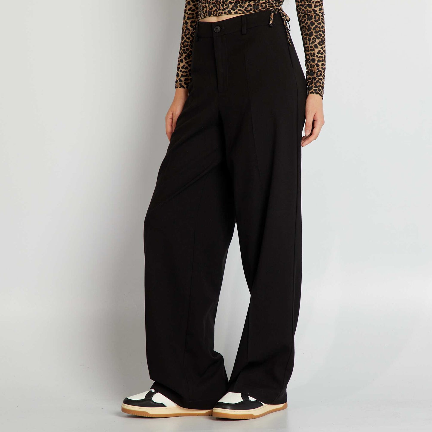 Wide-leg striped trousers black