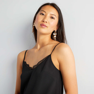 سترة علوية بتفاصيل من الدانتيل أسود