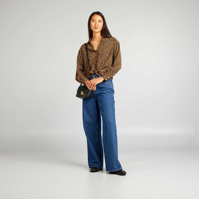 بلوزة منفوشة بلون بني فاتح