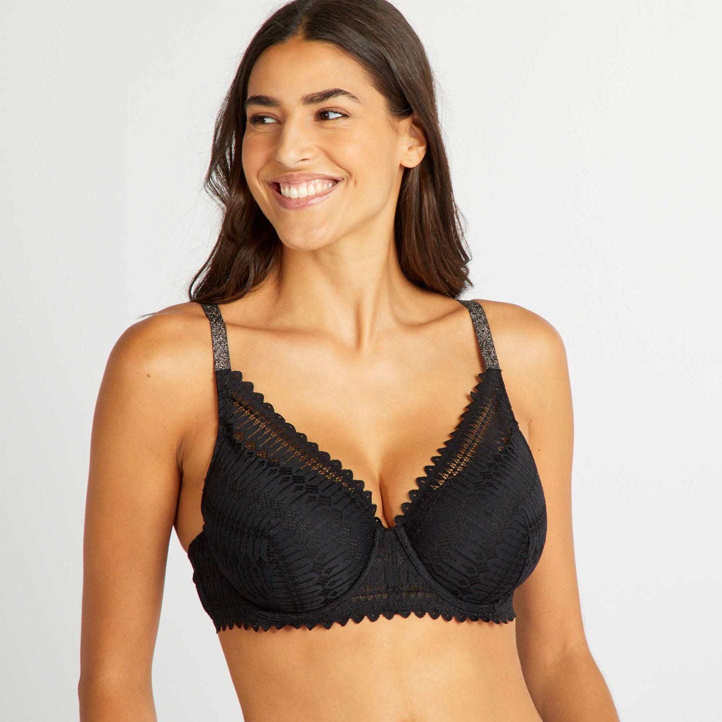 Moulded demi-cup bra for D & E cups black