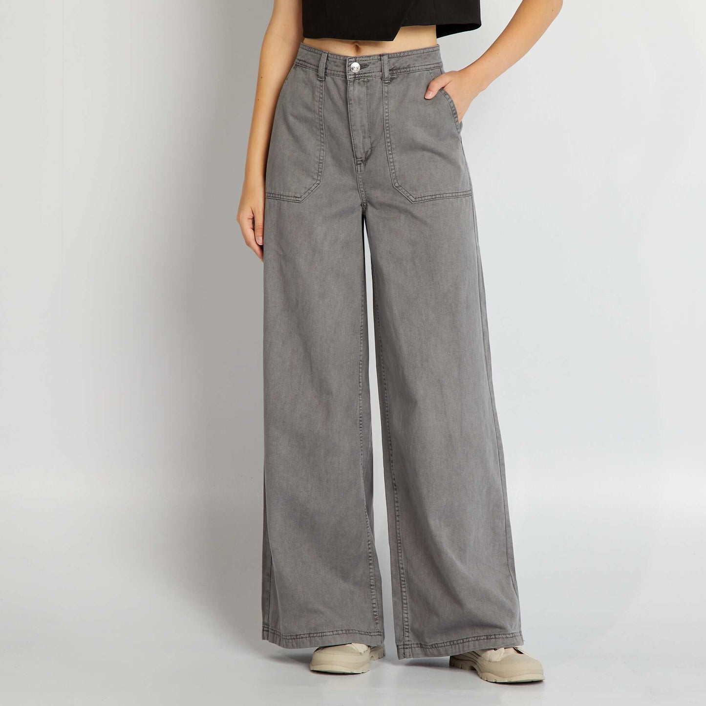 Wide-leg trousers with roomy pockets GREY