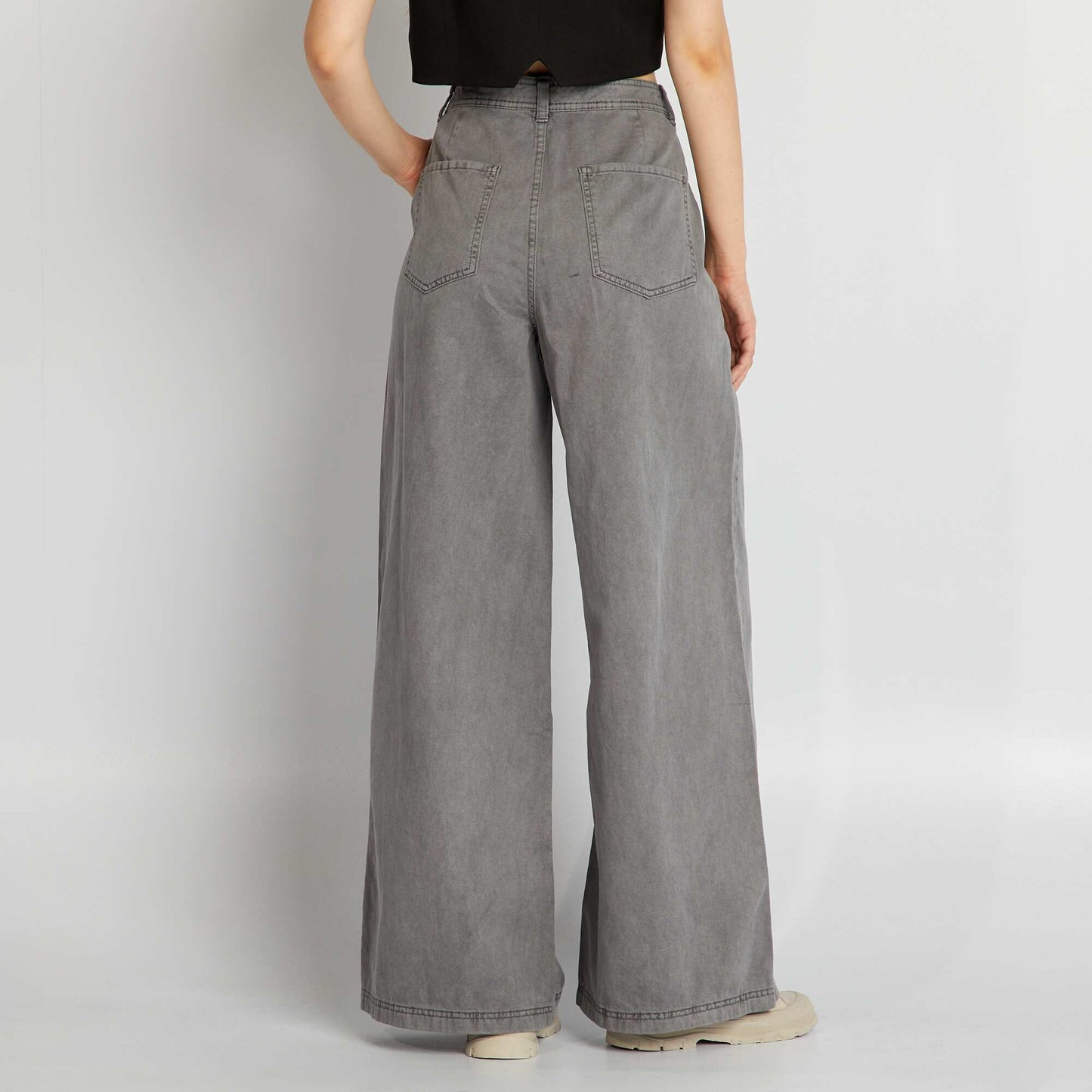 Wide-leg trousers with roomy pockets GREY