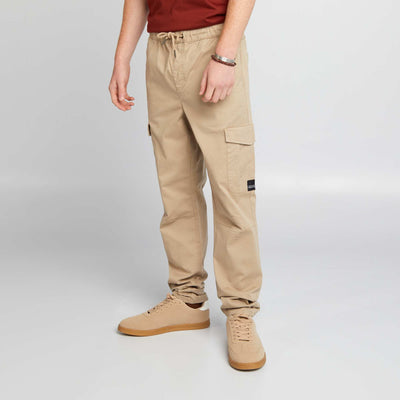 بنطلون رياضي بجيوب بغطاء للرأس باللون البني