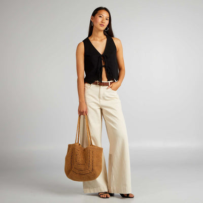 توب بدون أكمام بربطة عنق بلا أكمام أسود