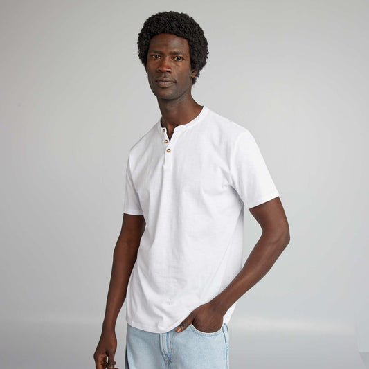 Plain T-shirt with grandad neckline white