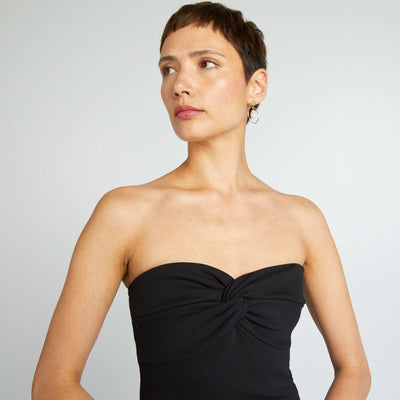 فستان محبوك مضلع بدون حمالات أسود