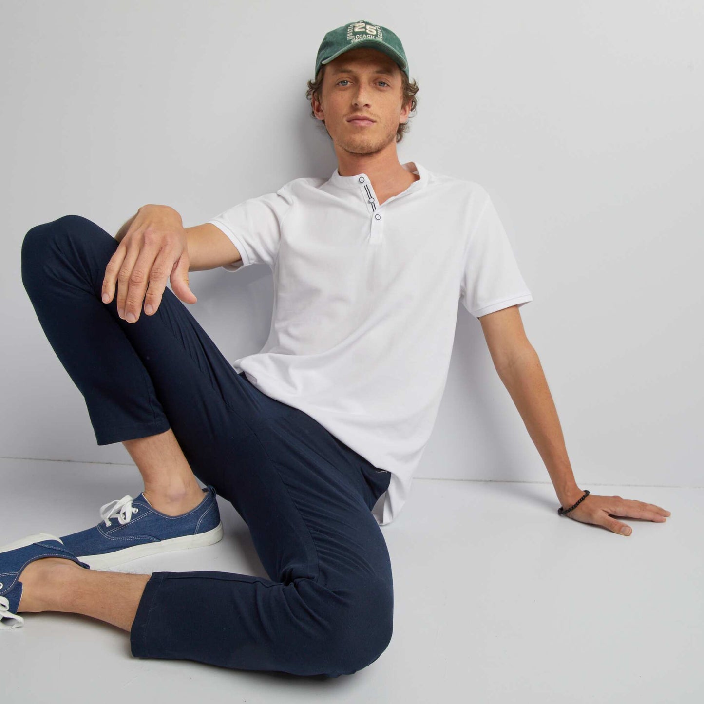 Polo shirt with henley collar white