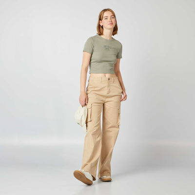 تي شيرت قصير باللون الأخضر