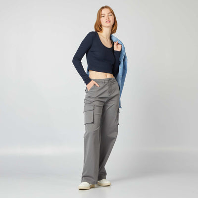 تي شيرت قصير مضلع أزرق