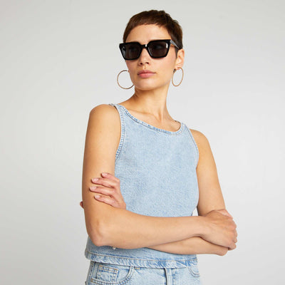 بلوزة من الدنيم مع ظهر متقاطع أزرق