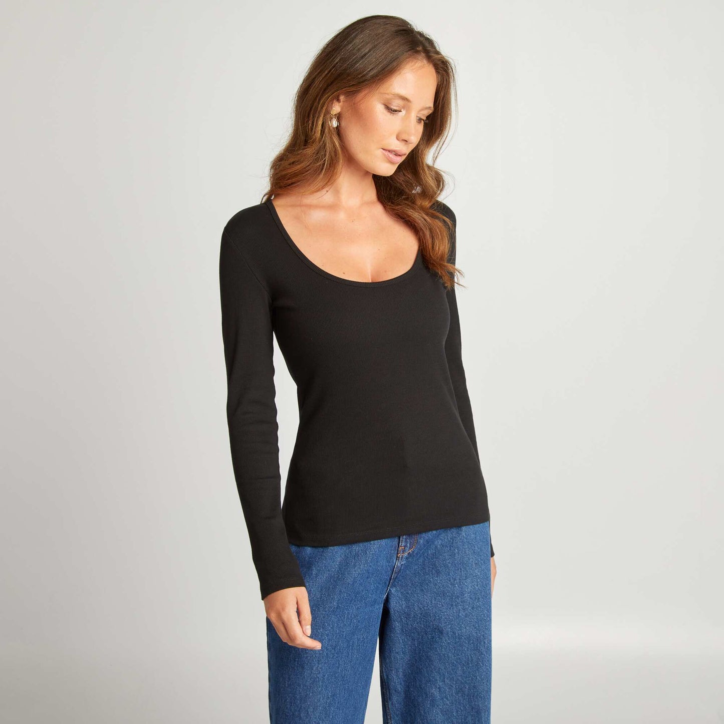 Ribbed T-shirt with round neck black