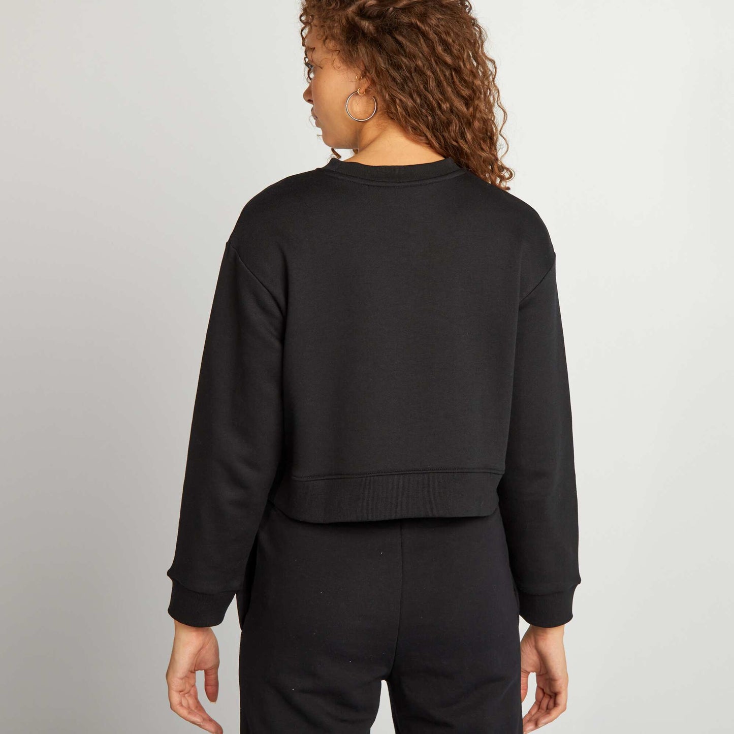 Cropped round-neck T-shirt black