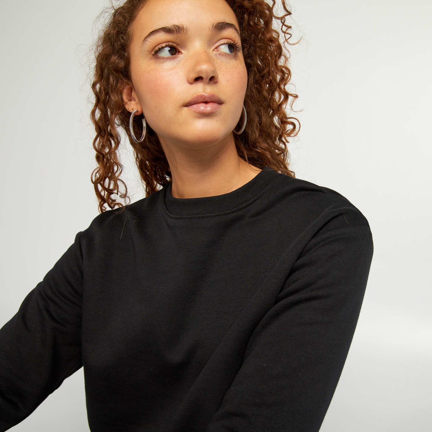 Cropped round-neck T-shirt black