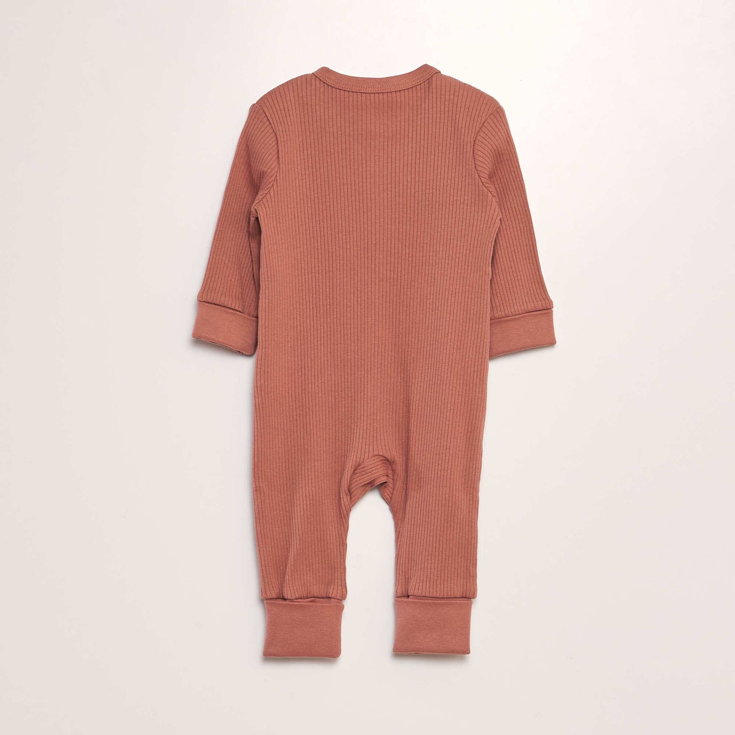 Ribbed long-sleeved sleepsuit BROWN