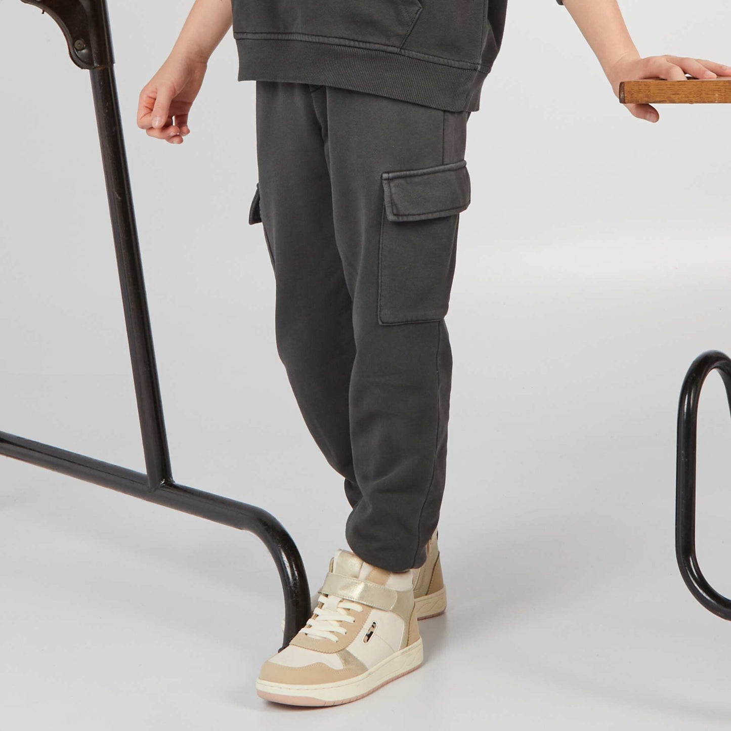 Sweatshirt fabric joggers with pockets GREY