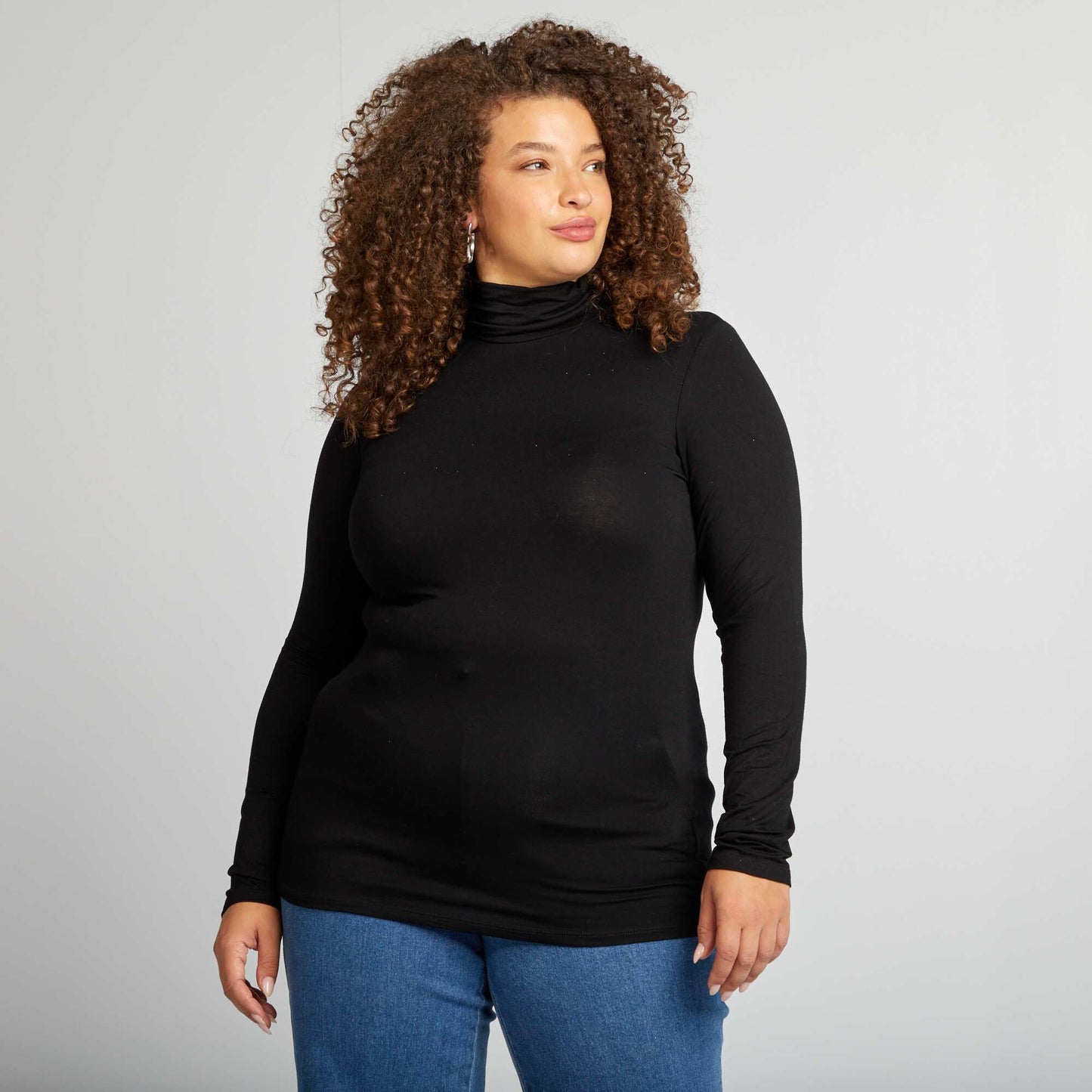 Flowing T-shirt with turtleneck collar black