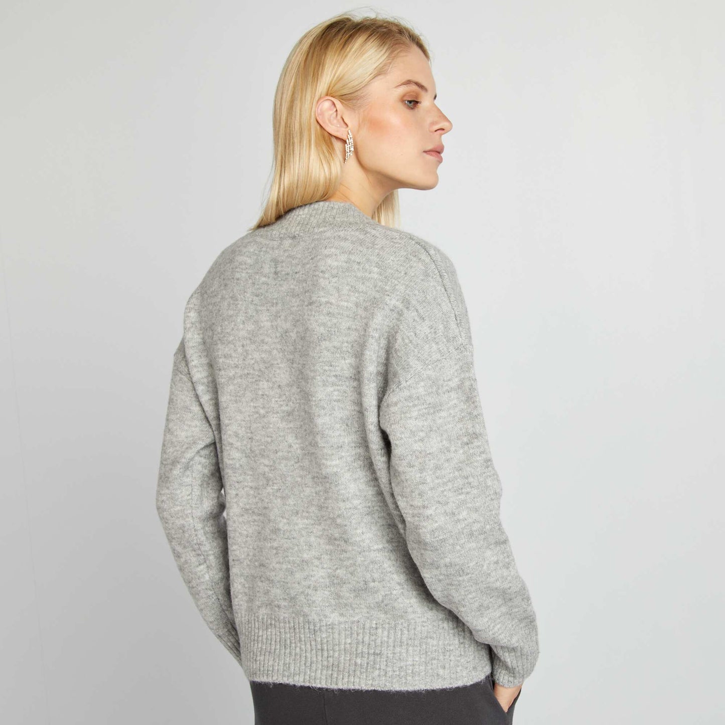 Knitted V-neck jumper GREY