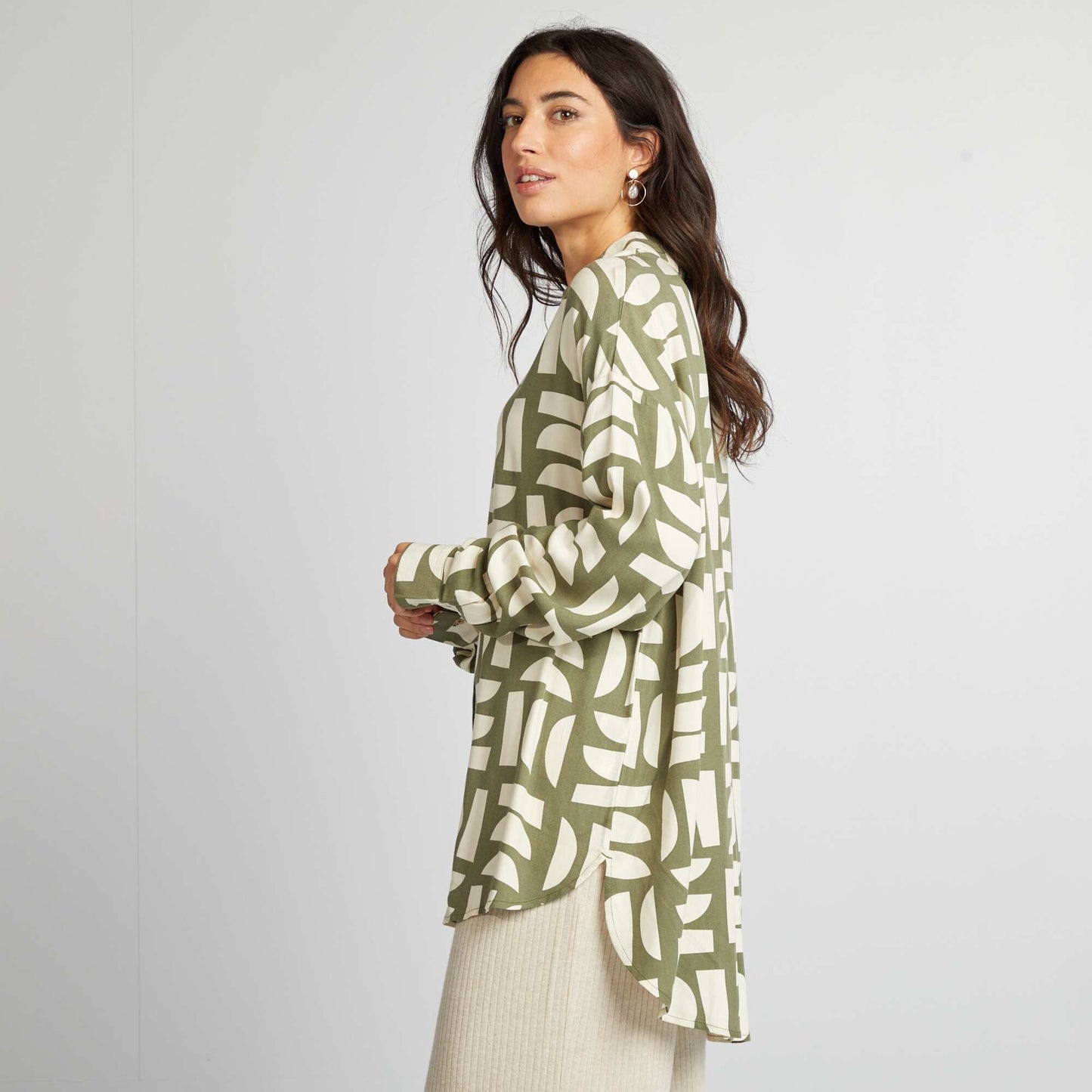 Flowing blouse with longer back GREEN