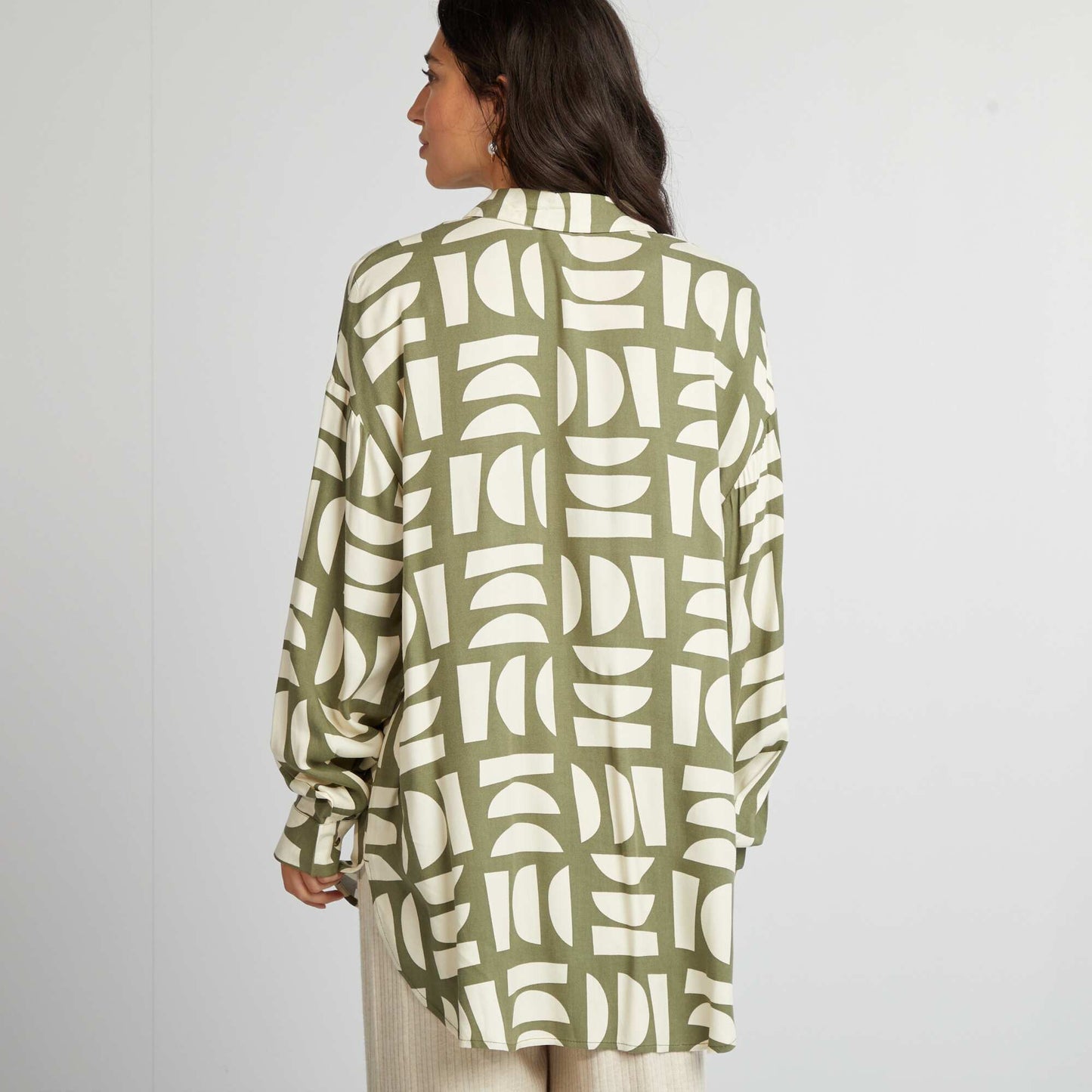 Flowing blouse with longer back GREEN