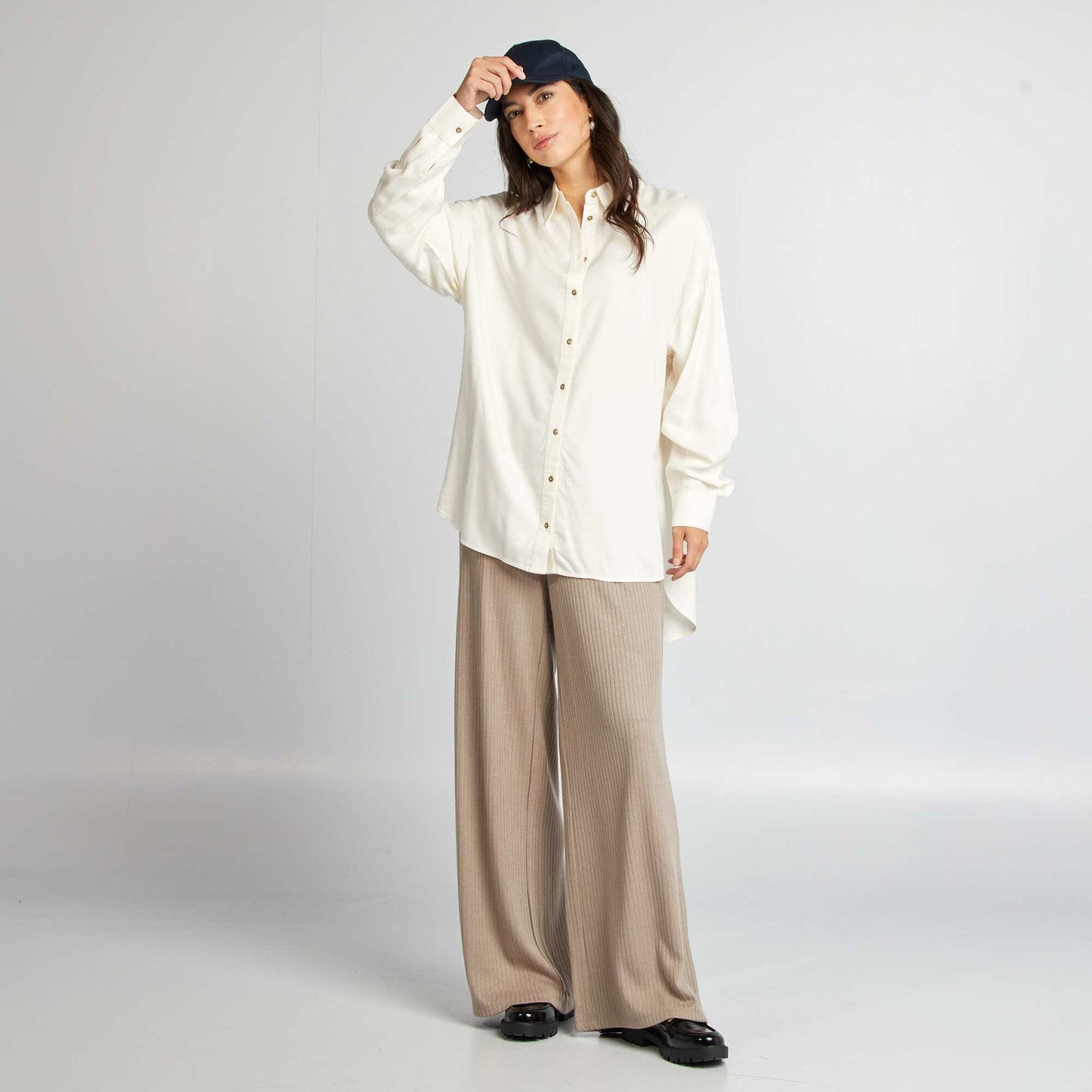 Flowing blouse with longer back BEIGE