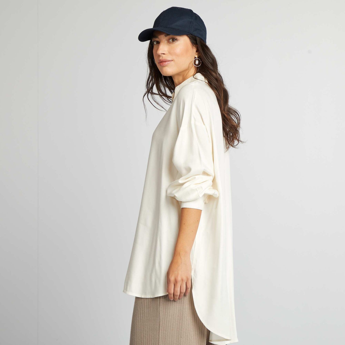 Flowing blouse with longer back BEIGE