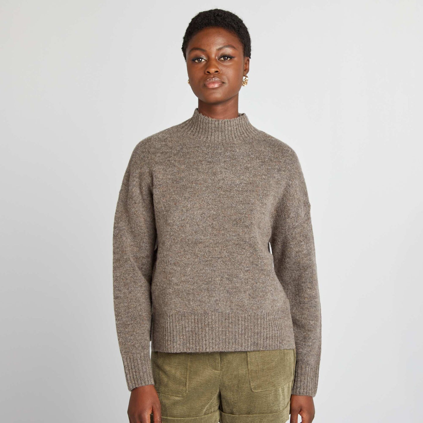 Soft-knit high-neck sweater BROWN