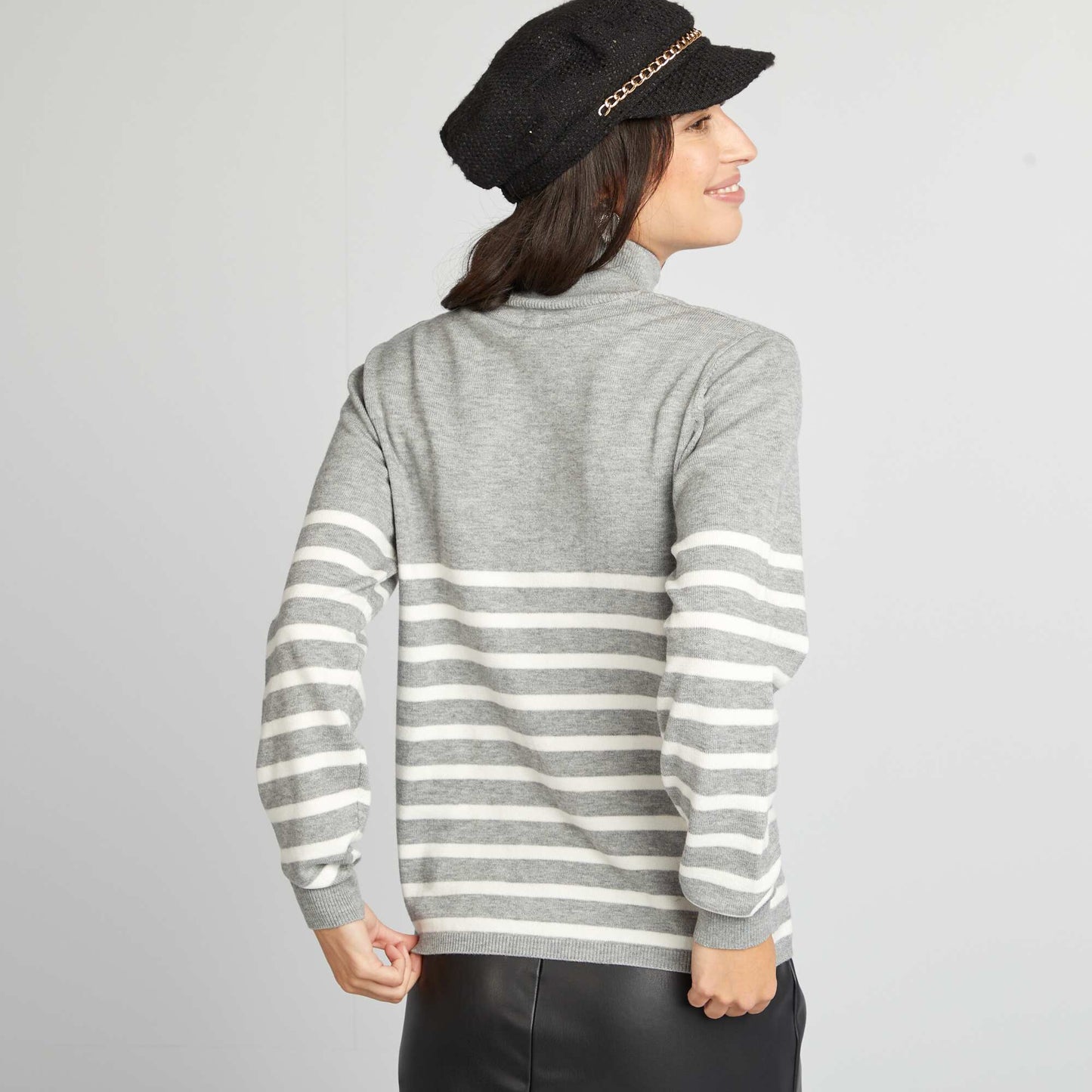 Knit sweater with stylish buttons GREY