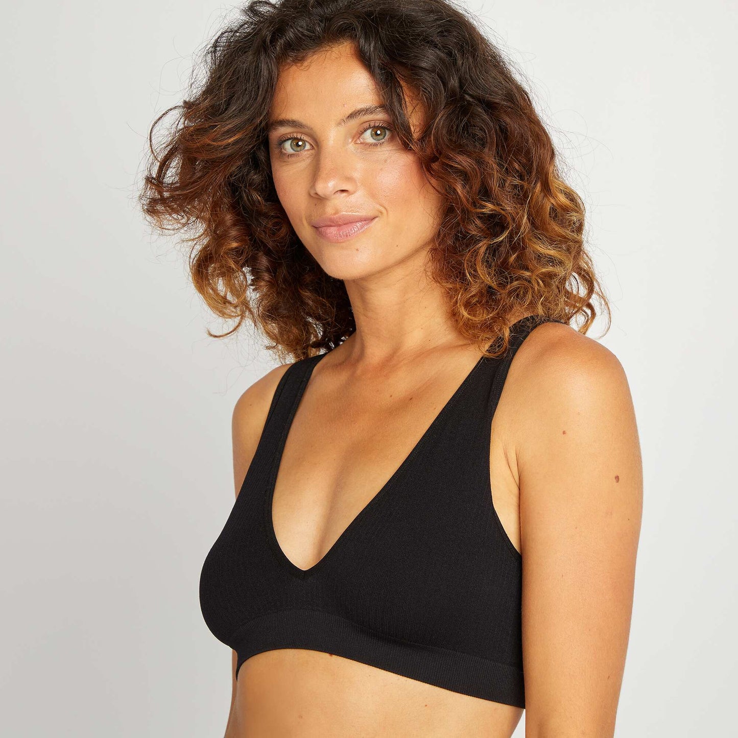 Ribbed sports bra with plunging neckline black