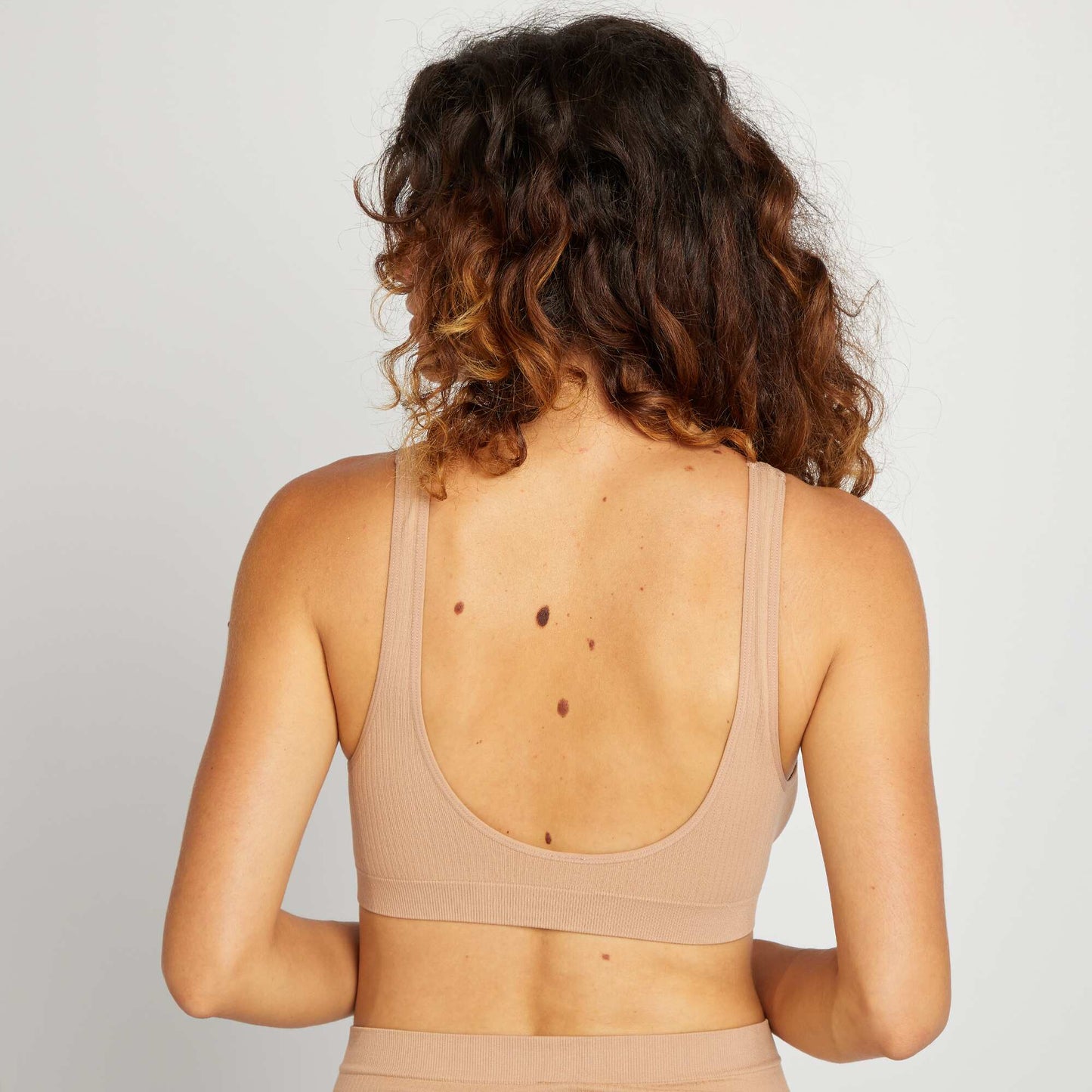 Ribbed sports bra with plunging neckline BEIGE