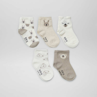 عبوة مكونة من 5 أزواج من الجوارب المحبوكة القابلة للتمدد باللون البيج